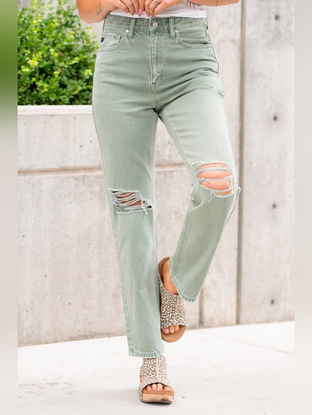 American Eagle Outfitters Mom Straight-Leg Jeans